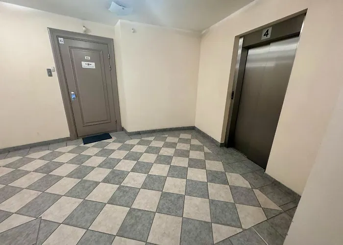 Spacious Located In A Centre Apartment