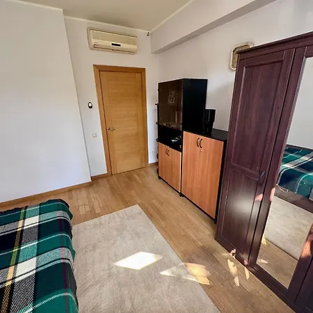 Spacious Located In A Centre