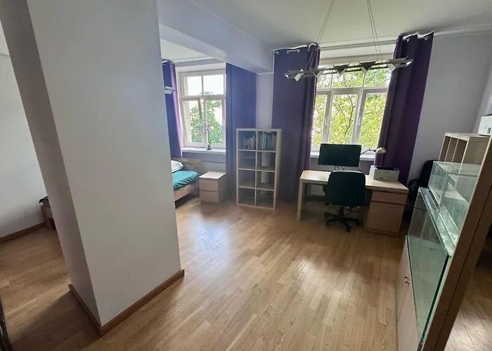 Spacious Located In A Centre