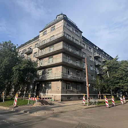 Spacious Located In A Centre *