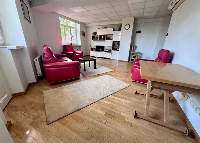 Spacious Located In A Centre